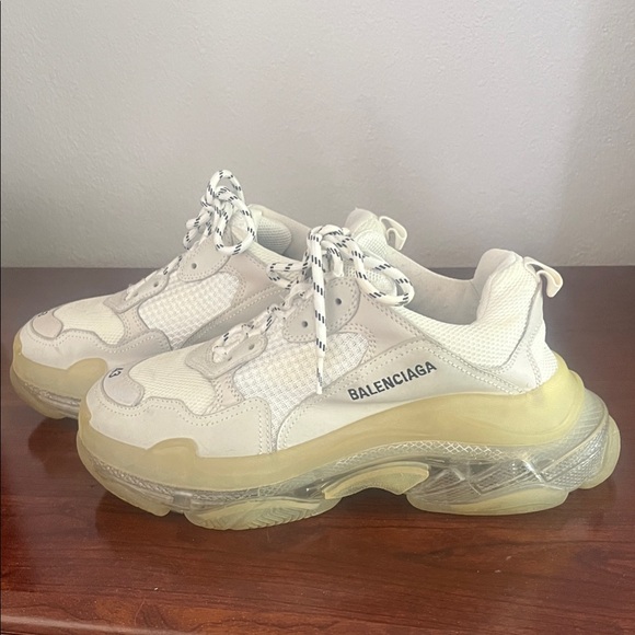 Balenciaga Triple S - Picture 1 of 4